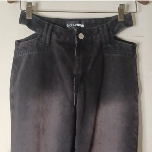 Women's Chic Black Wide-Leg Pants - Picture 6 of 14